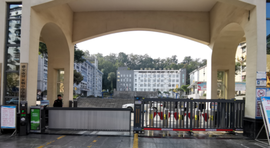 英龍智能段滑門 2258-C2 進(jìn)駐雅安市田家炳中學(xué)學(xué)校少年宮